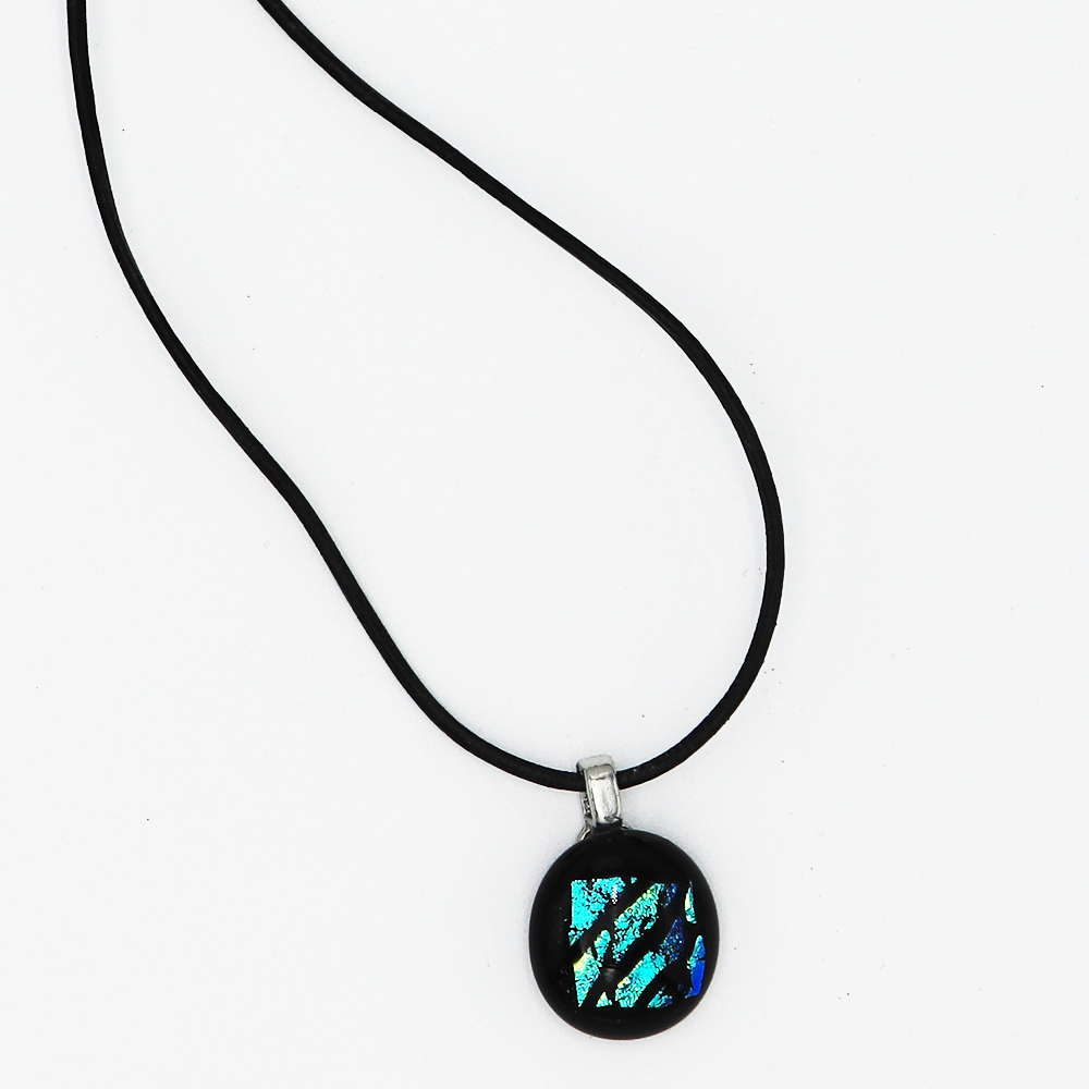 Collier petit pendentif bleu avec déco bleu et lignes noir